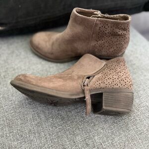Girls brown suede booties size 1